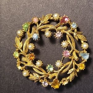 Vintage flower wreath brooch.